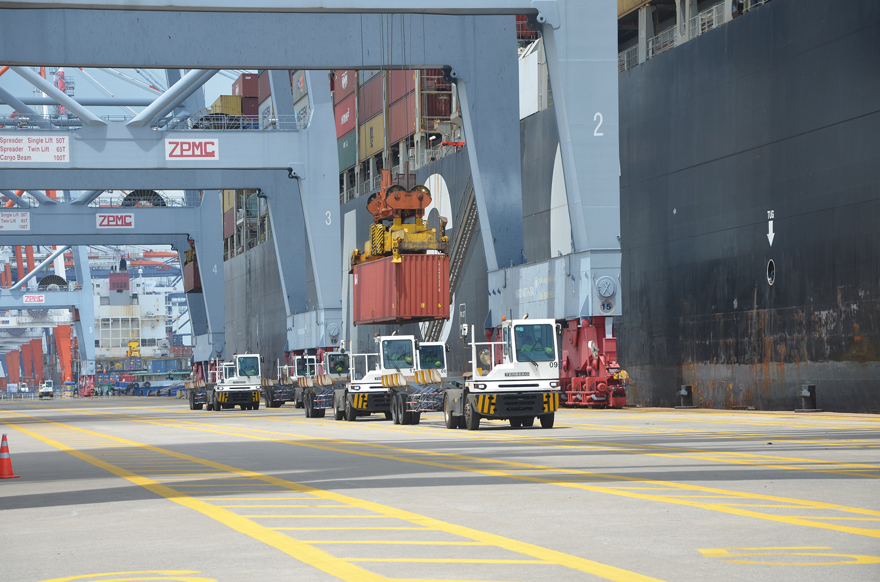 Cảng CMIT luôn một trong những cảng có năng suất xếp dỡ cao nhất trong cụm cảng CM-TV với năng suất 32 container/giờ.