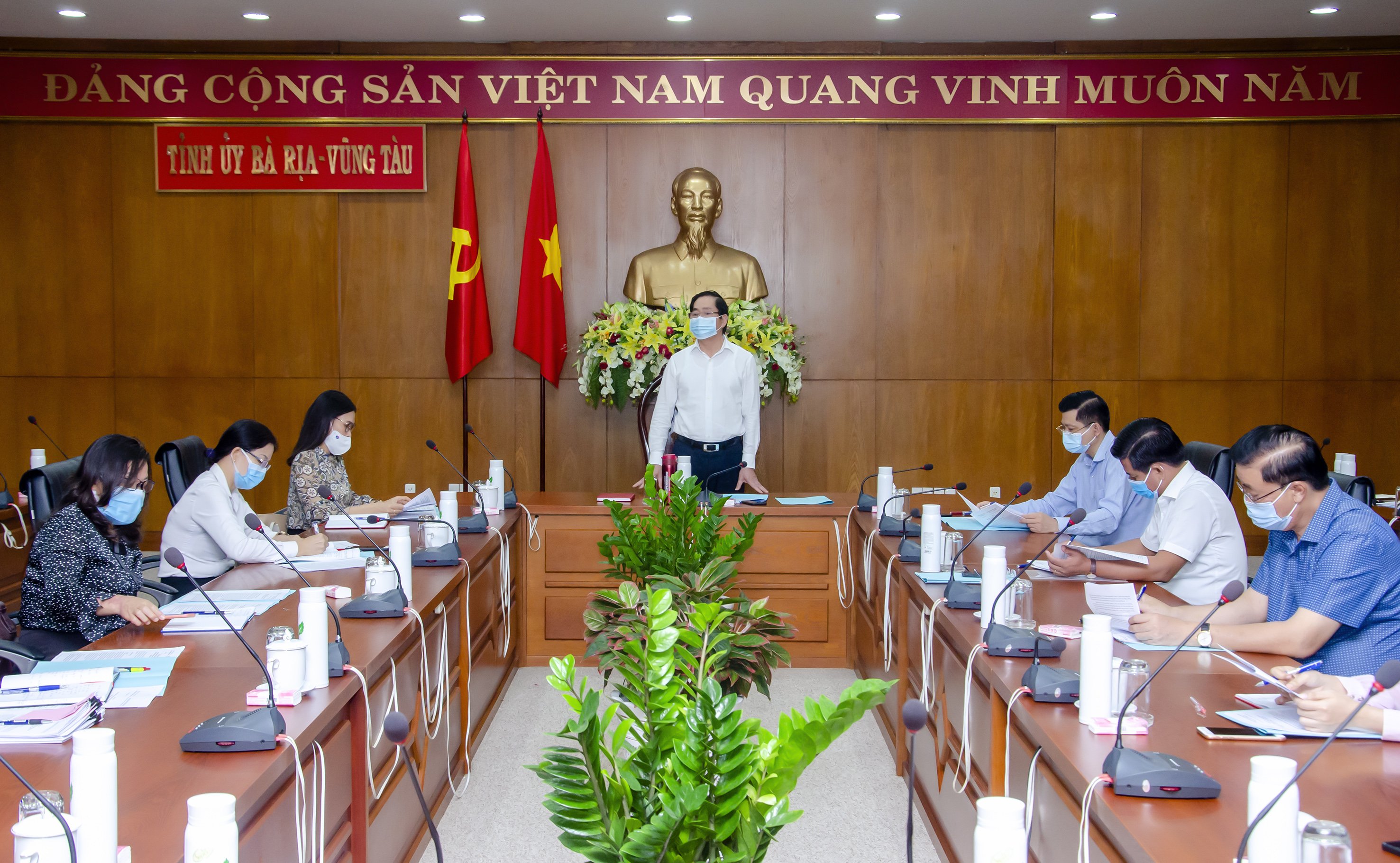 Ông Phạm Viết Thanh, Ủy viên Trung ương Đảng, Bí thư Tỉnh ủy  phát biểu tại buổi làm việc.