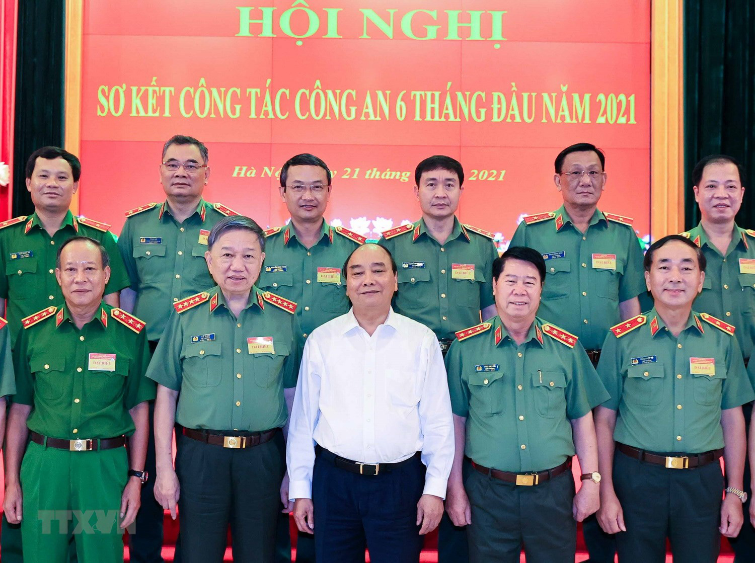 Chủ tịch nước Nguyễn Xuân Phúc và các đại biểu dự Hội nghị sơ kết công tác Công an 6 tháng đầu năm 2021.