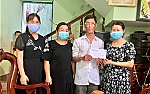 Hơn 950 triệu đồng hỗ trợ thầy giáo Lê Sỹ Hùng