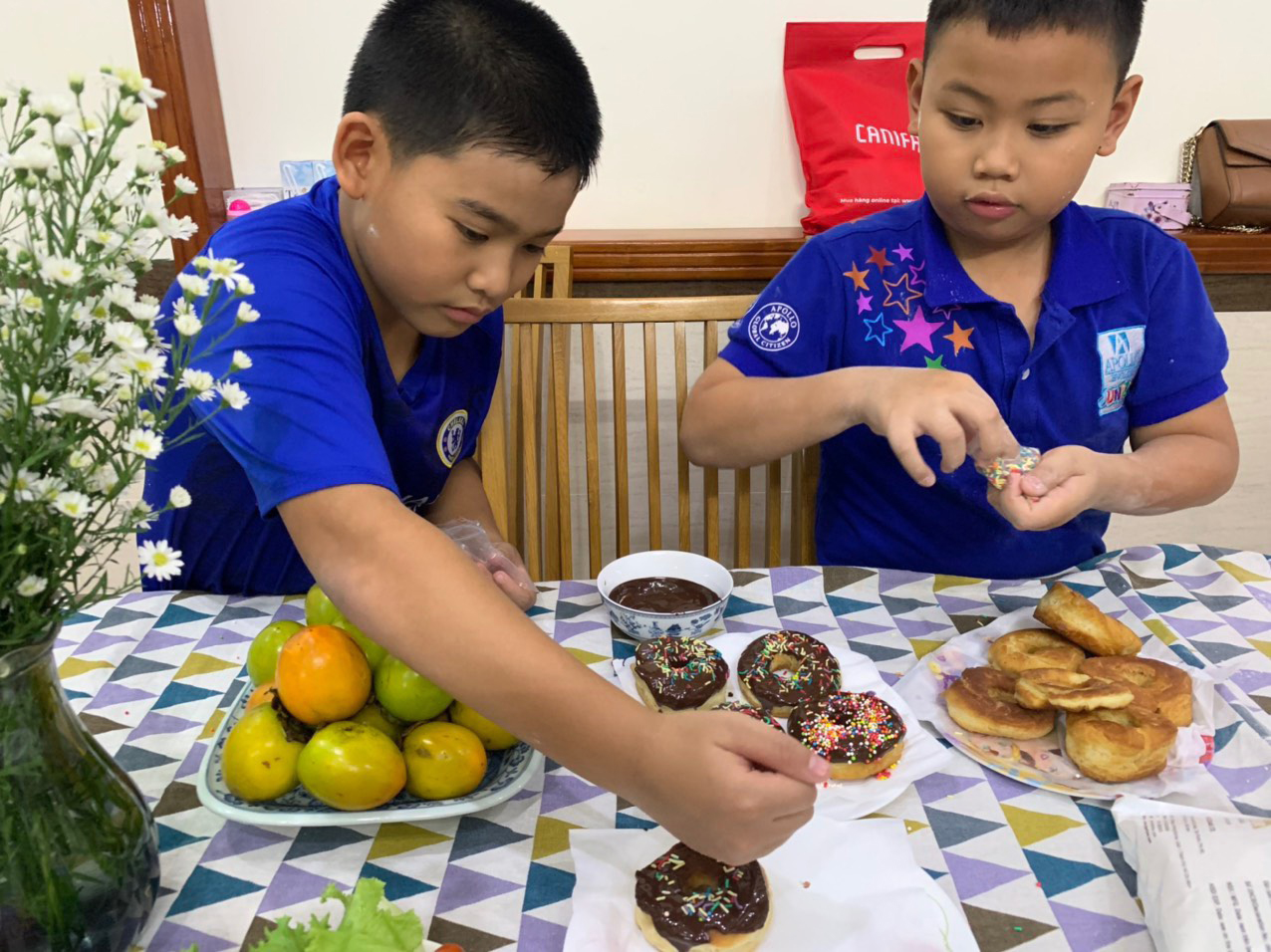 Mùa hè đặc biệt đã giúp những cậu ấm, cô chiêu trưởng thành hơn từ những việc nấu ăn, làm bánh.