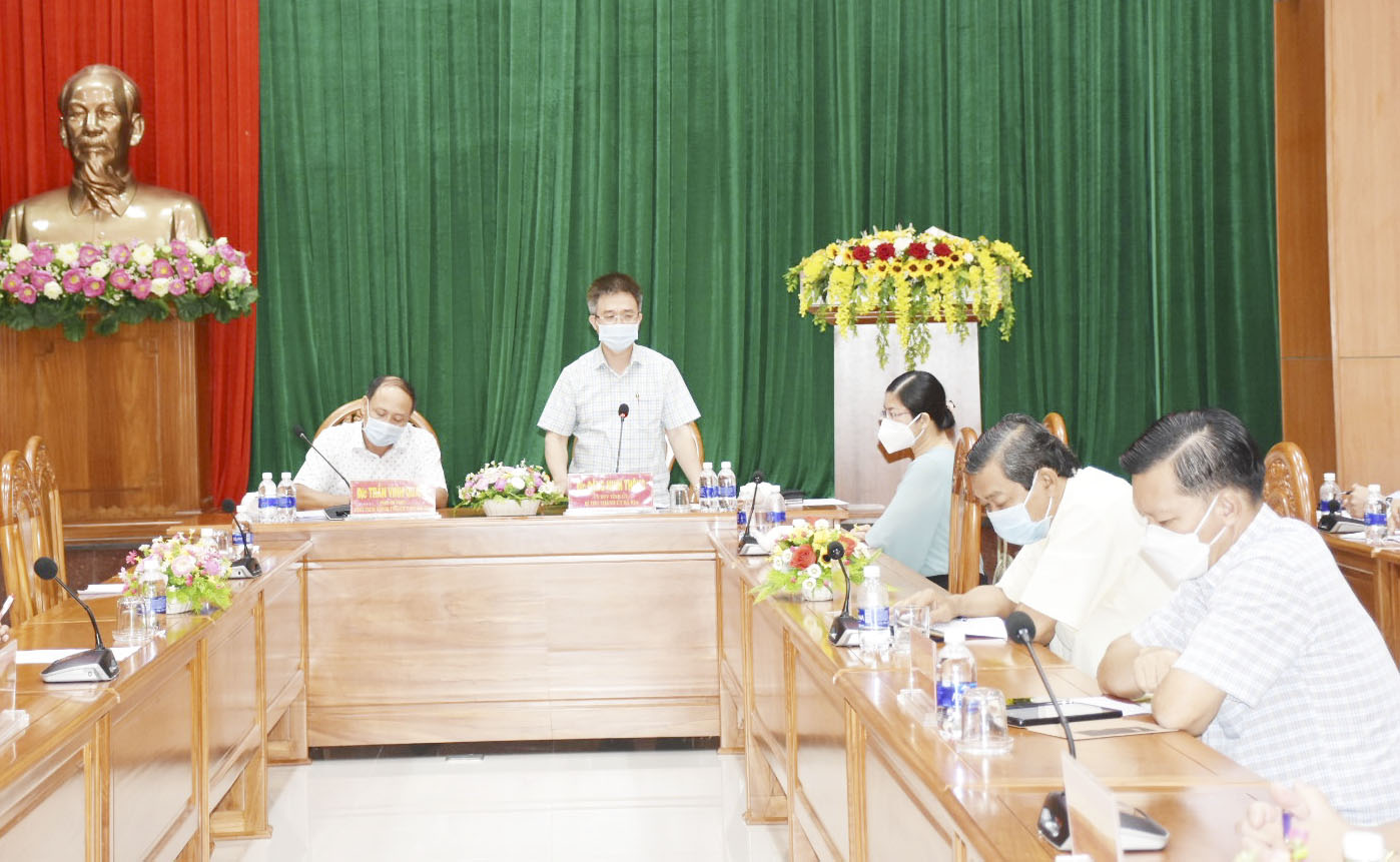 Ông Đặng Minh Thông, Ủy viên Ban Thường vụ Tỉnh ủy, Bí thư Thành ủy Bà Rịa phát biểu chỉ đạo tại cuộc họp.