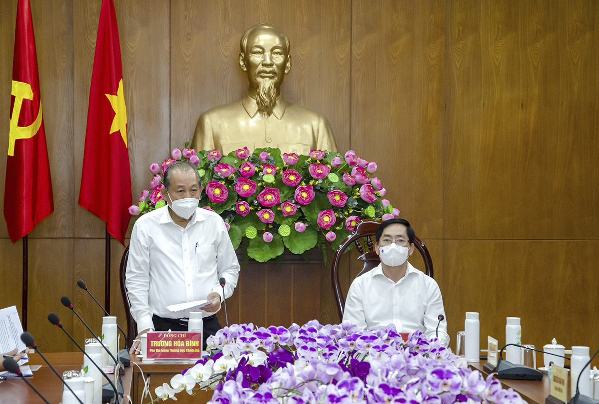 Phó Thủ tướng Thường trực Chính phủ Trương Hòa Bình phát biểu tại buổi làm việc với lãnh đạo tỉnh BR-VT.