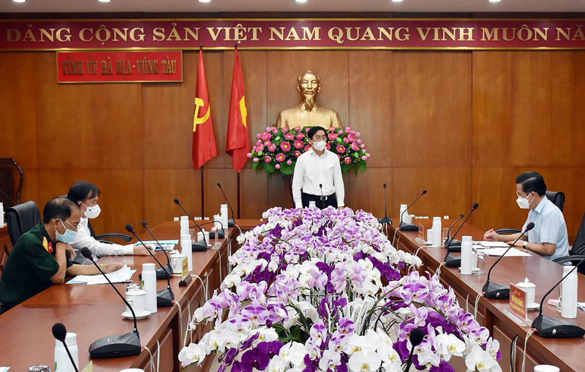 Ông Phạm Viết Thanh, Ủy viên Trung ương Đảng, Bí thư Tỉnh ủy, Chủ tịch HĐND tỉnh phát biểu chỉ đạo tại cuộc họp.