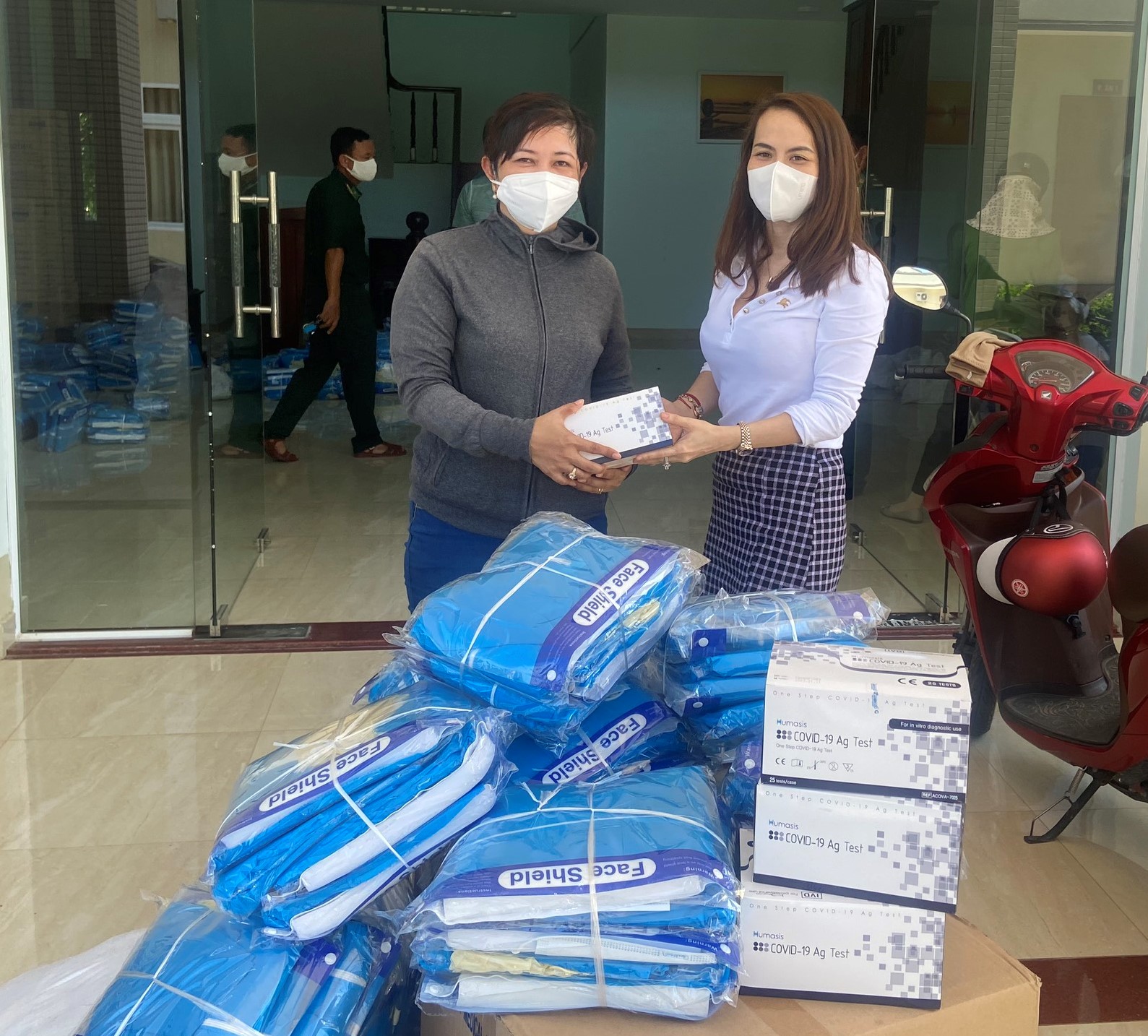 Các trang thiết bị, vật tư y tế được Quỹ thiện nguyện Nhân Ái (huyện Xuyên Mộc) chuyển về hỗ trợ công tác phòng, chống dịch cho các xã. Ảnh: CTV