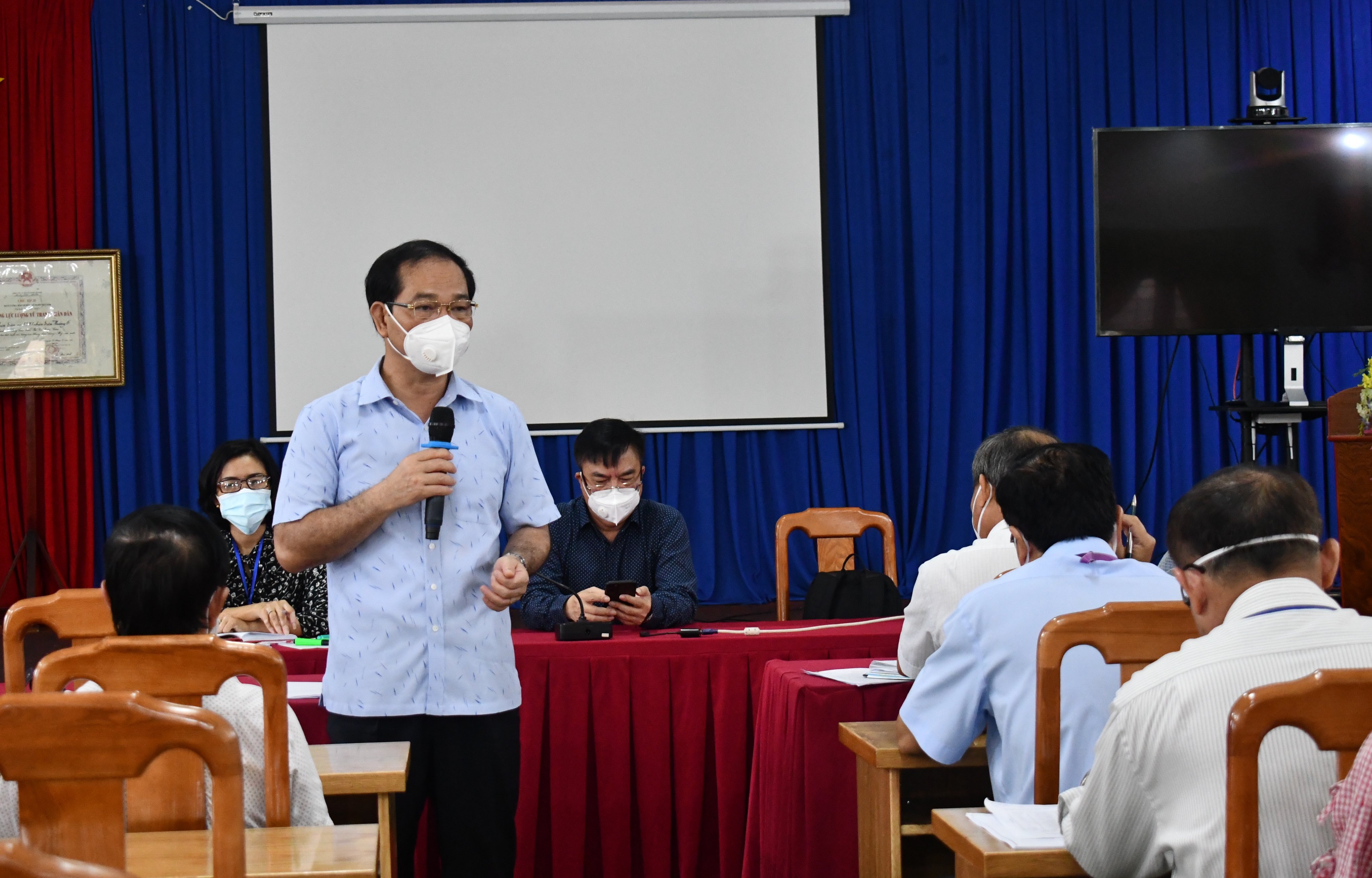 Ông Mai Ngọc Thuận, Ủy viên Ban Thường vụ Tỉnh ủy, Phó Chủ tịch HĐND tỉnh yêu cầu kiểm soát chặt các hoạt động mua bán, vận chuyển hải sản trên địa bàn phường 5 và phường Thắng Nhì (TP.Vũng Tàu).