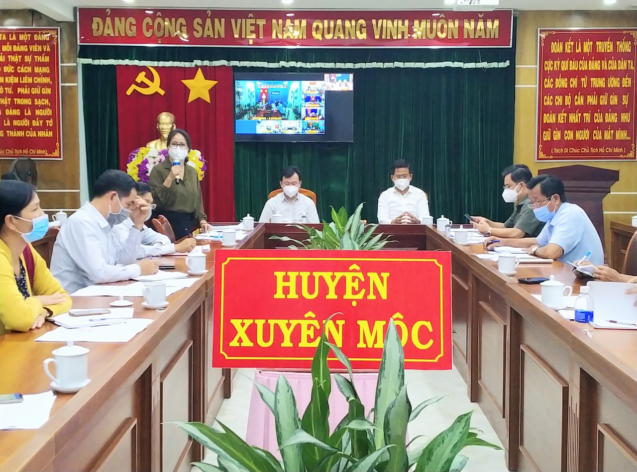 Bà Lê Thị Trang Đài, Chủ tịch UBND huyện Xuyên Mộc yêu cầu các địa phương thực hiện nghiêm Chỉ thị 16.