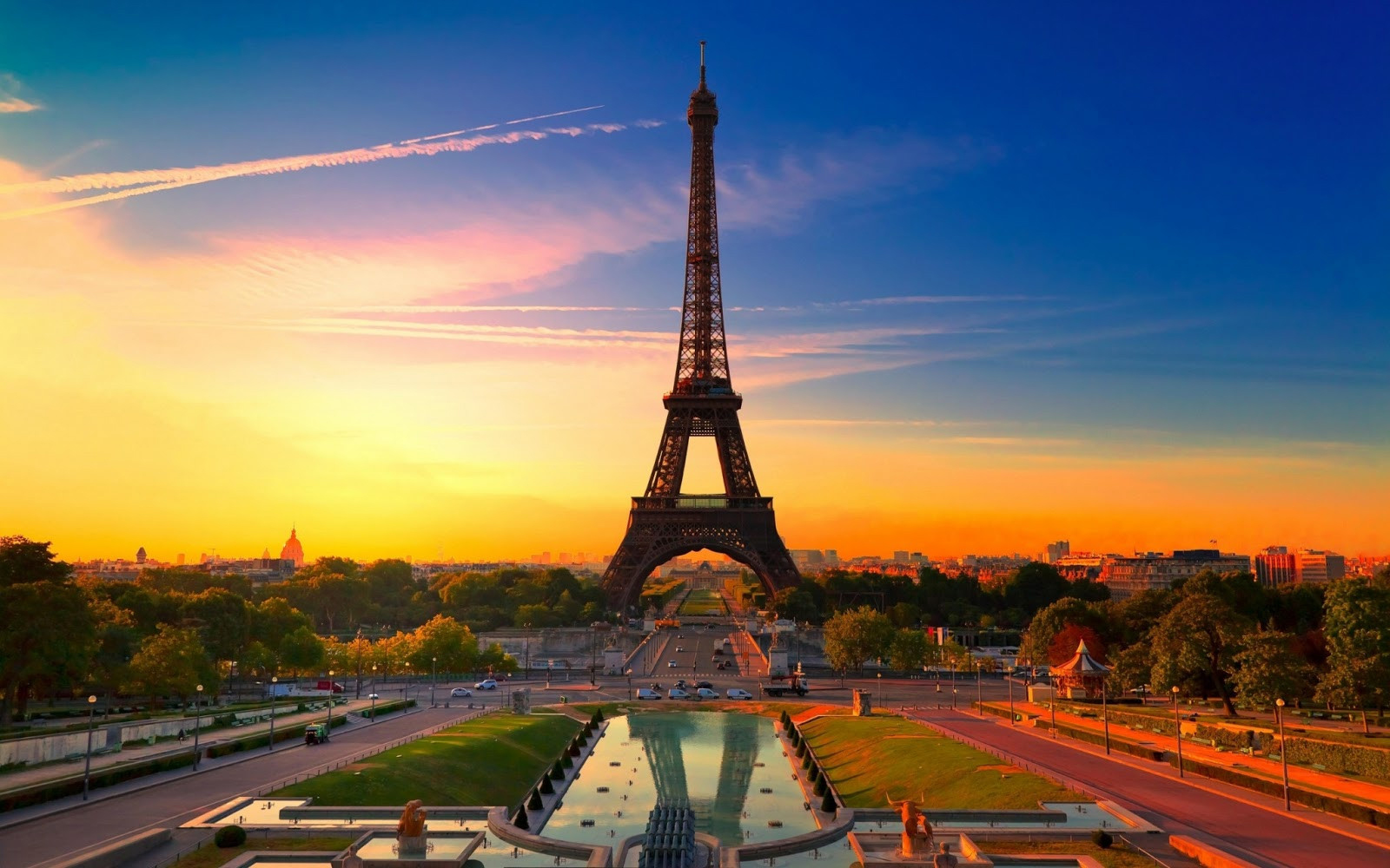 Tháp Eiffel xây dựng năm 1889 trở thành công trình biểu tượng của nước Pháp.