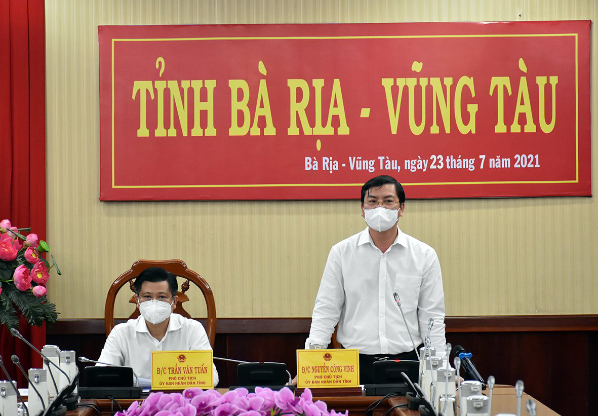 Ông Nguyễn Công Vinh, Phó Chủ tịch UBND tỉnh phát biểu tại buổi họp báo.