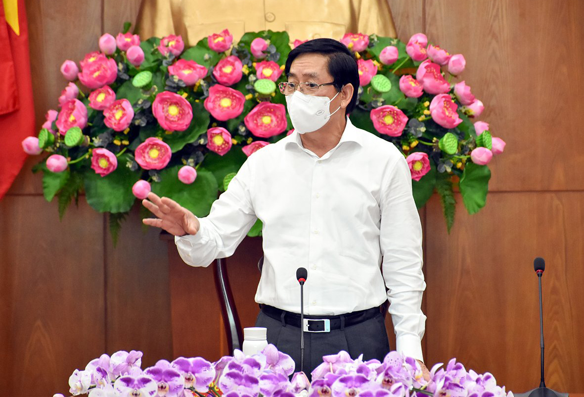 Ông Phạm Viết Thanh, Ủy viên Trung ương Đảng, Bí thư Tỉnh ủy,  Chủ tịch HĐND tỉnh phát biểu chỉ đạo tại cuộc họp.