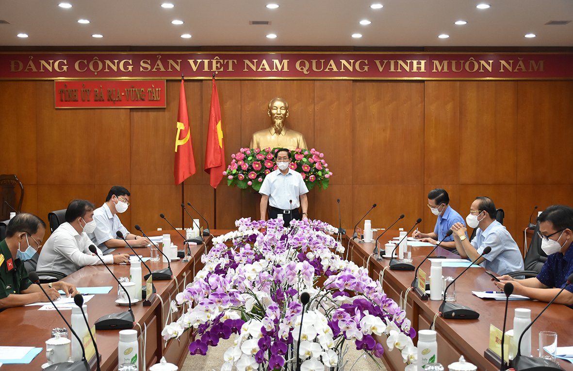 Ông Phạm Viết Thanh, Ủy viên Trung ương Đảng, Bí thư Tỉnh ủy, Chủ tịch HĐND tỉnh phát biểu chỉ đạo tại cuộc họp.