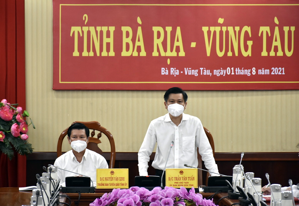 Ông Trần Văn Tuấn, Ủy viên Ban Thường vụ Tỉnh ủy, Phó Chủ tịch UBND tỉnh, Phó Trưởng Ban Thường trực BCĐ Phòng, chống dịch COVID-19 thông tin về công tác phòng, chống dịch trên địa bàn tỉnh.