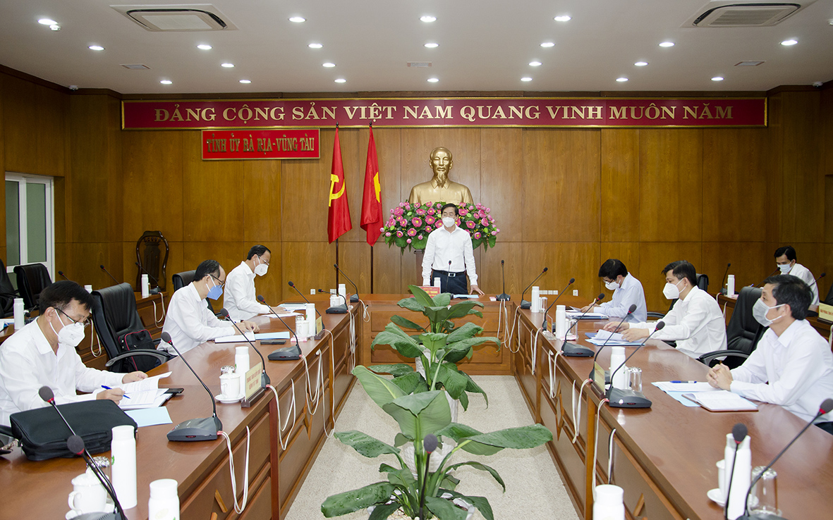 Ông Phạm Viết Thanh, Ủy viên Trung ương Đảng, Bí thư Tỉnh ủy, Chủ tịch HĐND tỉnh phát biểu kết luận cuộc họp.