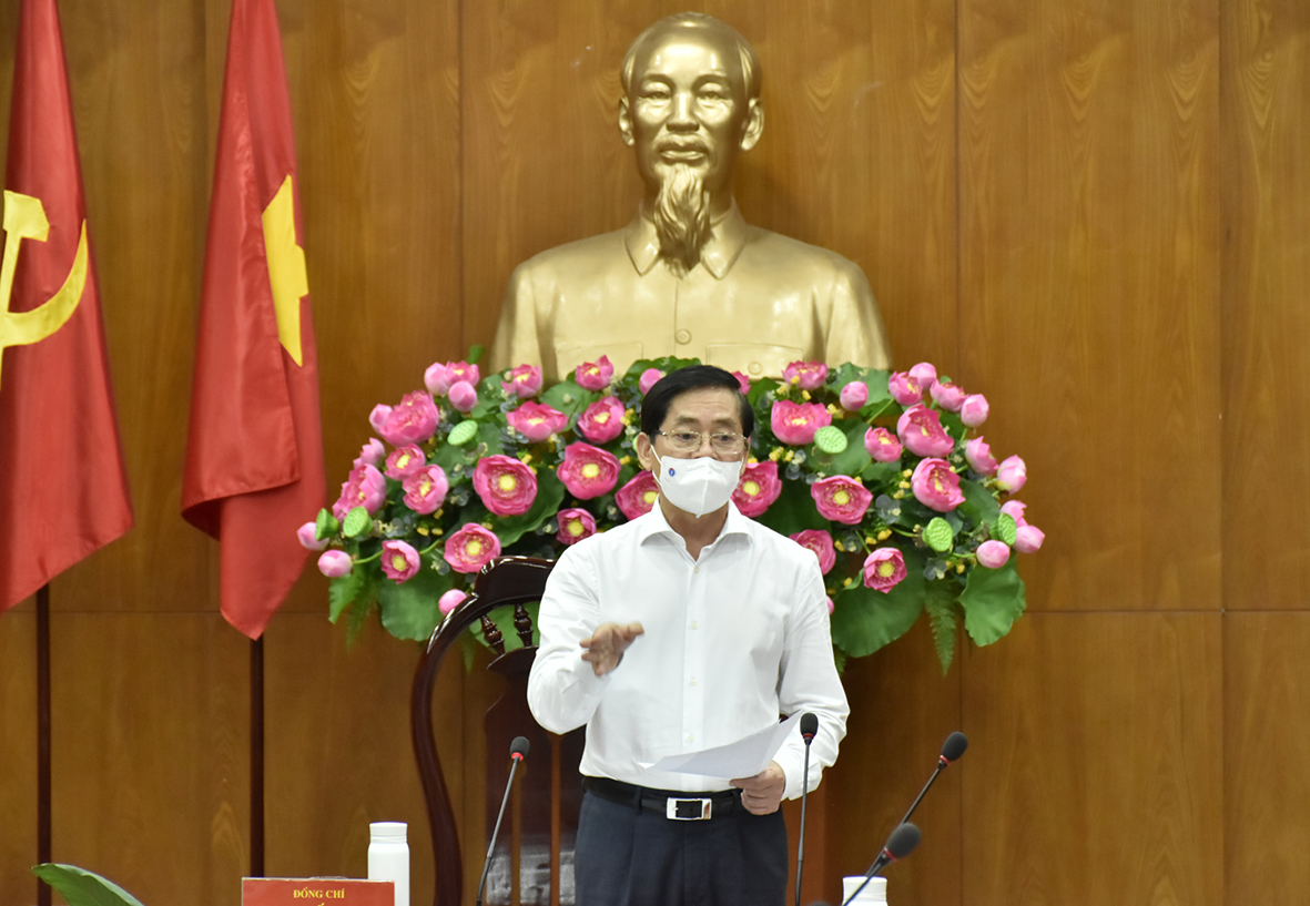 Ong Phạm Viết Thanh, Ủy viên Trung ương Đảng, Bí thư Tỉnh ủy, Chủ tịch HĐND tỉnh phát biểu kết luận cuộc họp,