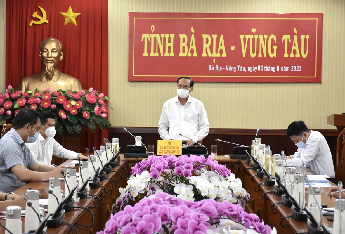 Ông Nguyễn Văn Thọ, Chủ tịch UBND tỉnh phát biểu chỉ đạo tại cuộc họp trực tuyến chiều ngày 1/8 để bàn phương án đưa công dân Bà Rịa – Vũng Tàu về từ TP. Hồ Chí Minh.
