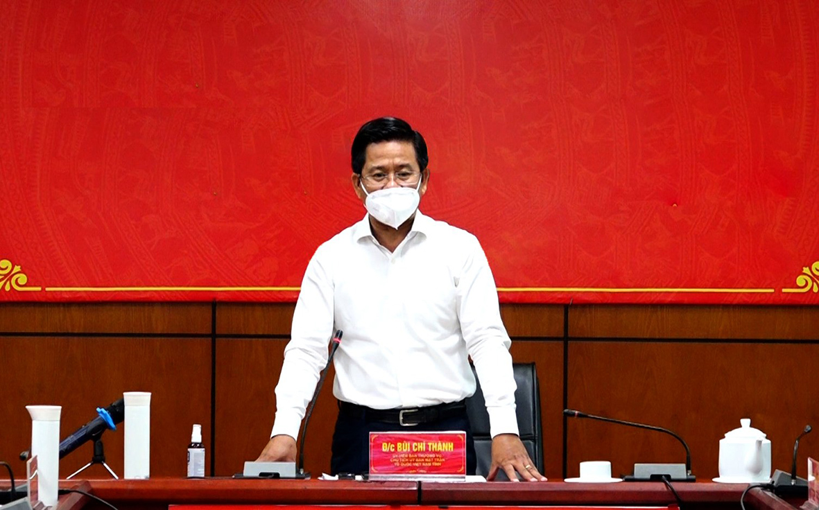 Ông Bùi Chí Thành, Ủy viên Ban Thường vụ Tỉnh ủy, Chủ tịch UBNTTQVN tỉnh phát biểu thảo luận tại điểm cầu Ban Tuyên Giáo Tỉnh ủy. ẢnhL NHẬT LINH