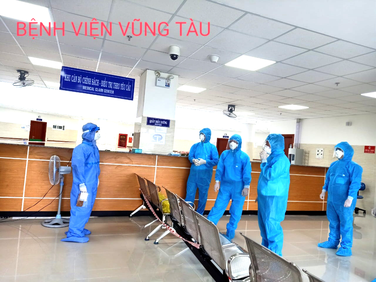 các y, bác sĩ, nhân viên y tế BV đang tham gia công tác điều trị bệnh nhân COVID-19 tại BV Vũng Tàu số 27 đường 2 tháng 9, phường 11, TP. Vũng Tàu (Cơ sở 4- Bệnh viện Điều trị COVID-19).