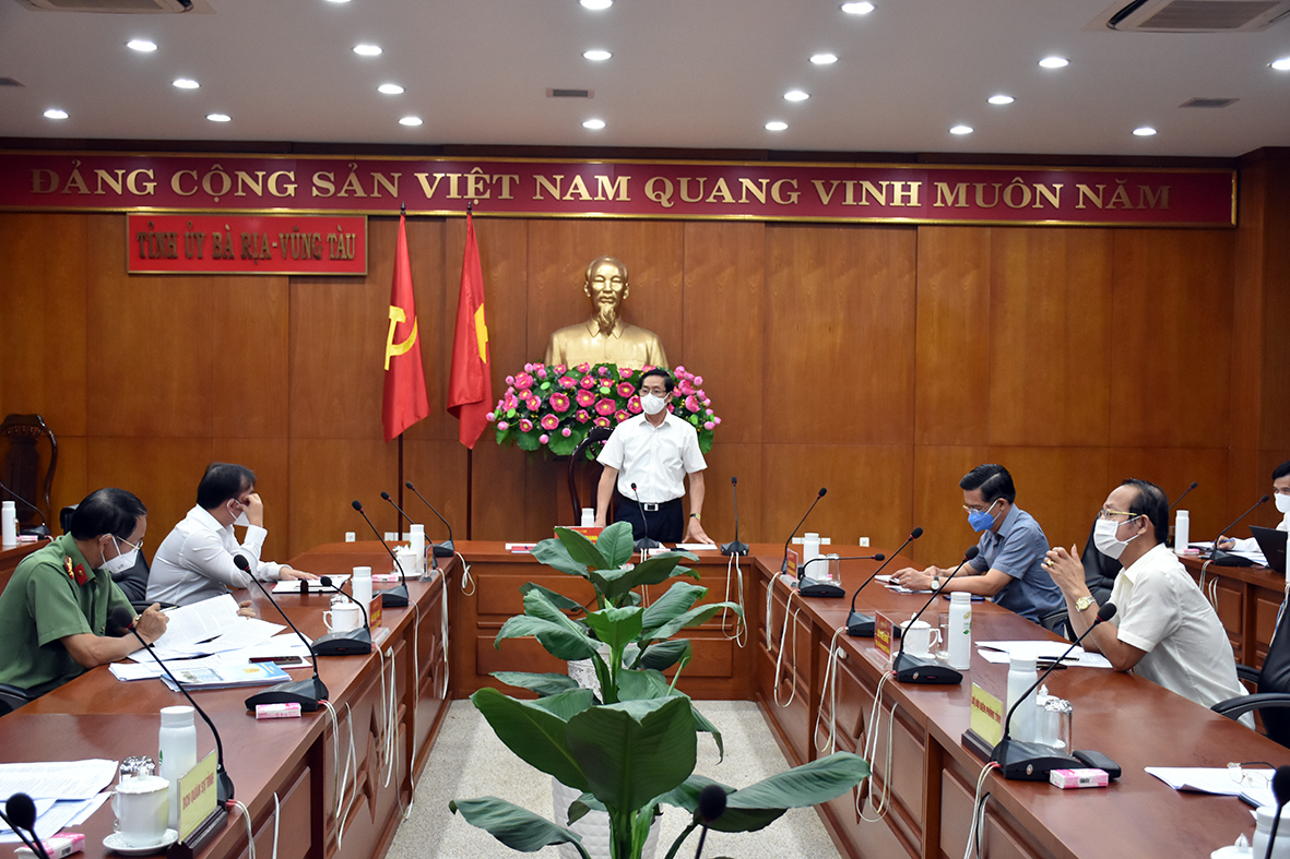 Ông Phạm Viết Thanh, Ủy viên Trung ương Đảng, Bí thư Tỉnh ủy, Chủ tịch HĐND tỉnh phát biểu chỉ đạo tại cuộc họp.