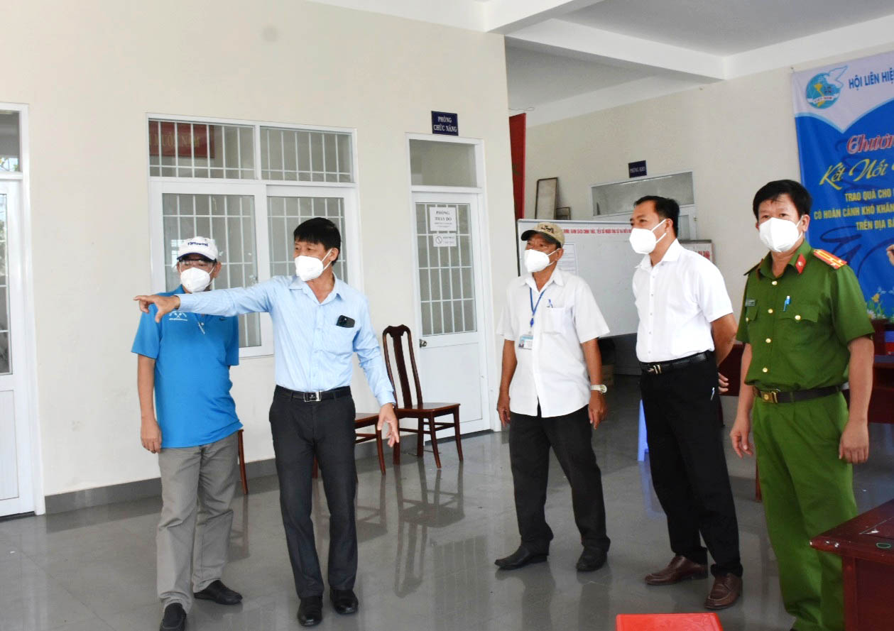 Có 20 bàn tiêm đã được chuẩn bị cho chiến dịch tiêm chủng ngày 5-8 tại  Long Hải.
