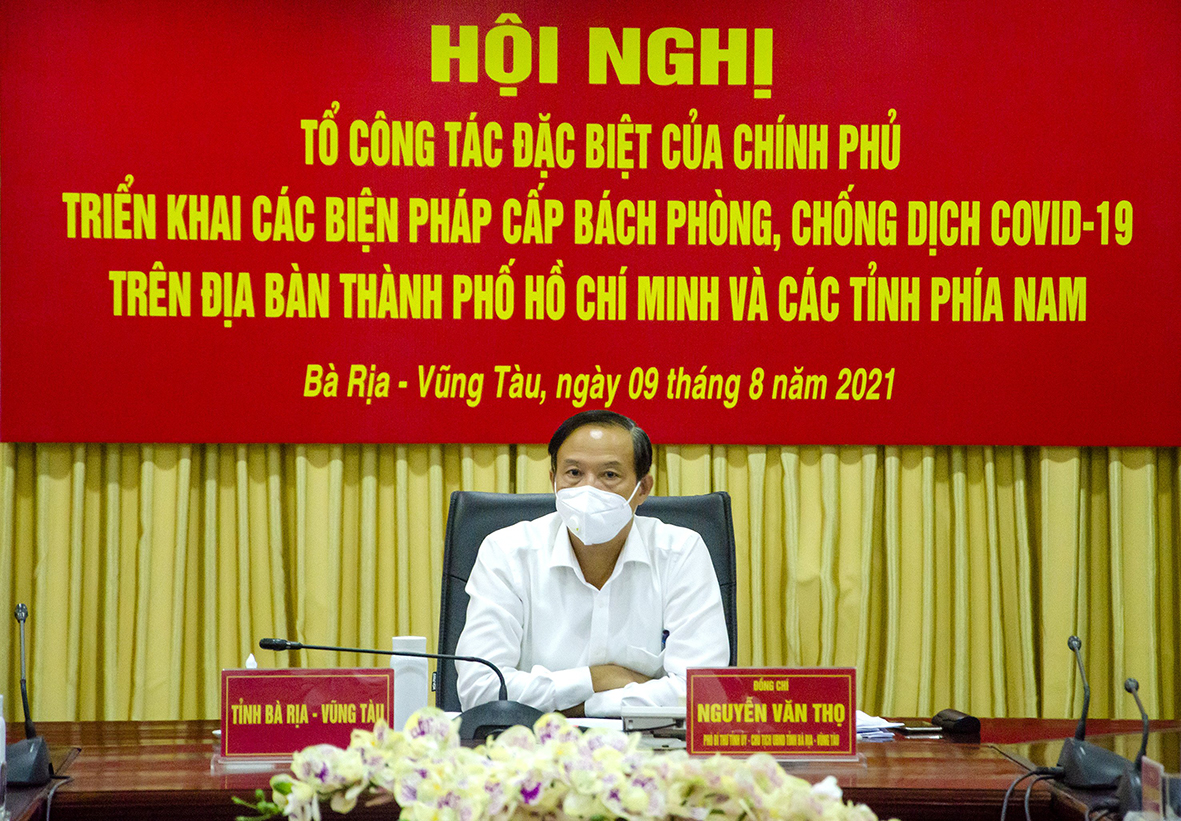 Ông Nguyễn Văn Thọ, Chủ tịch UBND tỉnh, Trưởng BCĐ Phòng, chống dịch COVID-19 tỉnh dự hội nghị tại điểm cầu Bộ CHQS tỉnh BR-VT.