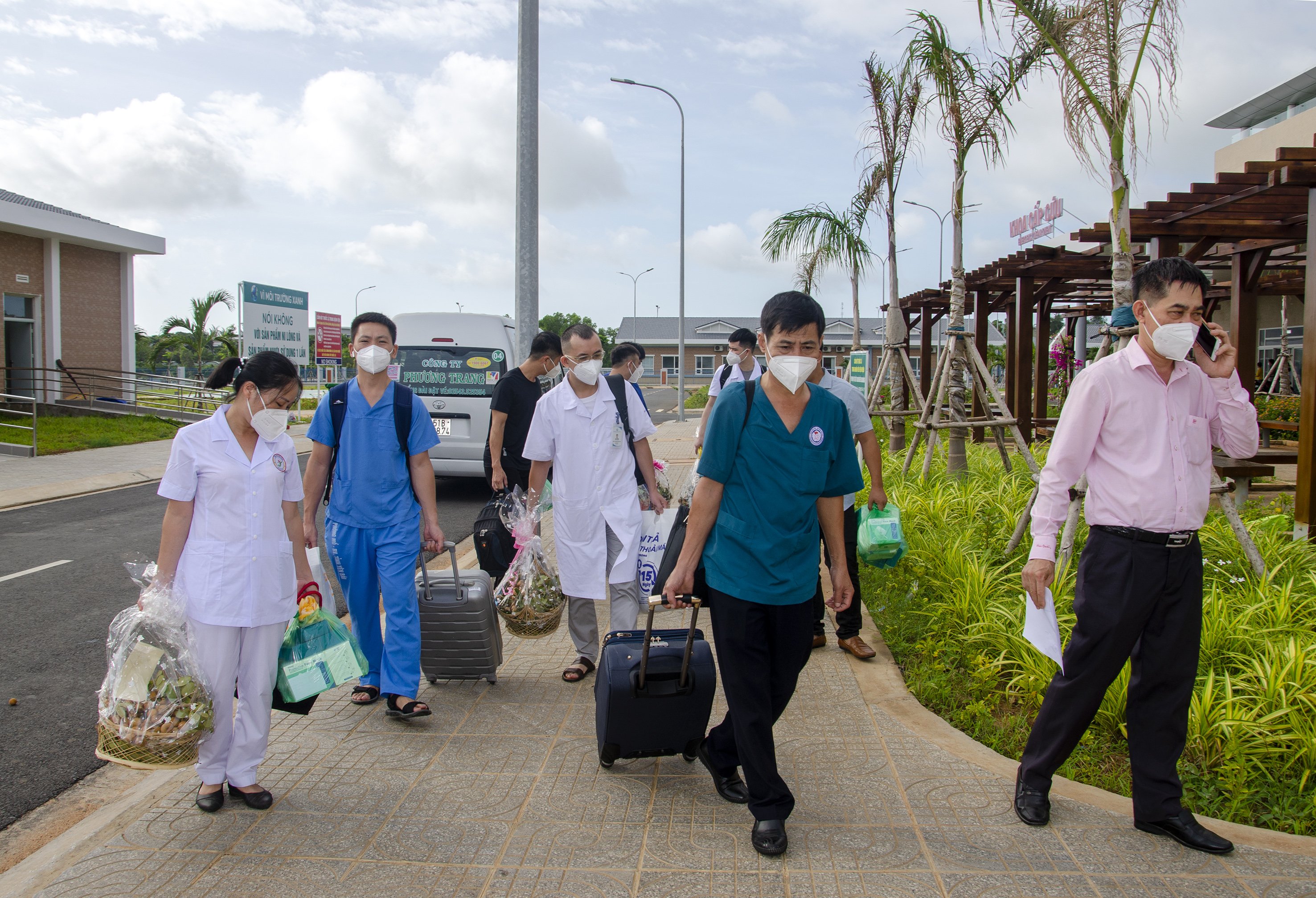 Đoàn bác sĩ, điều dưỡng từ tỉnh Yên Bái  vào hỗ trợ cơ sở điều trị COVID-19 Bệnh viện Vũng Tàu.