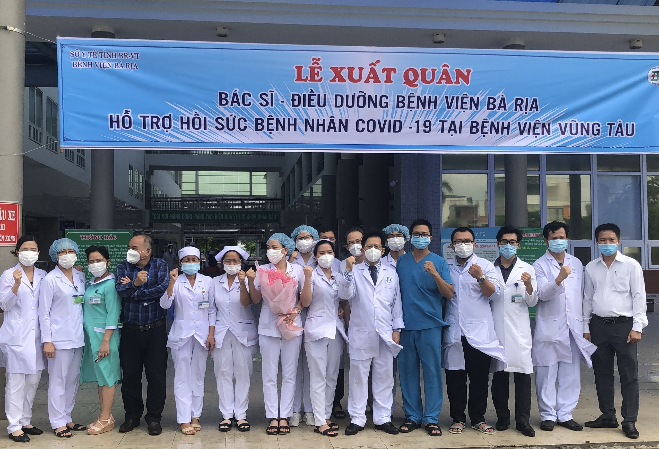 Đoàn 19 nhân viên y tế chi viện cho BV Vũng Tàu có 7 bác sĩ, 12 y sĩ, điều dưỡng.