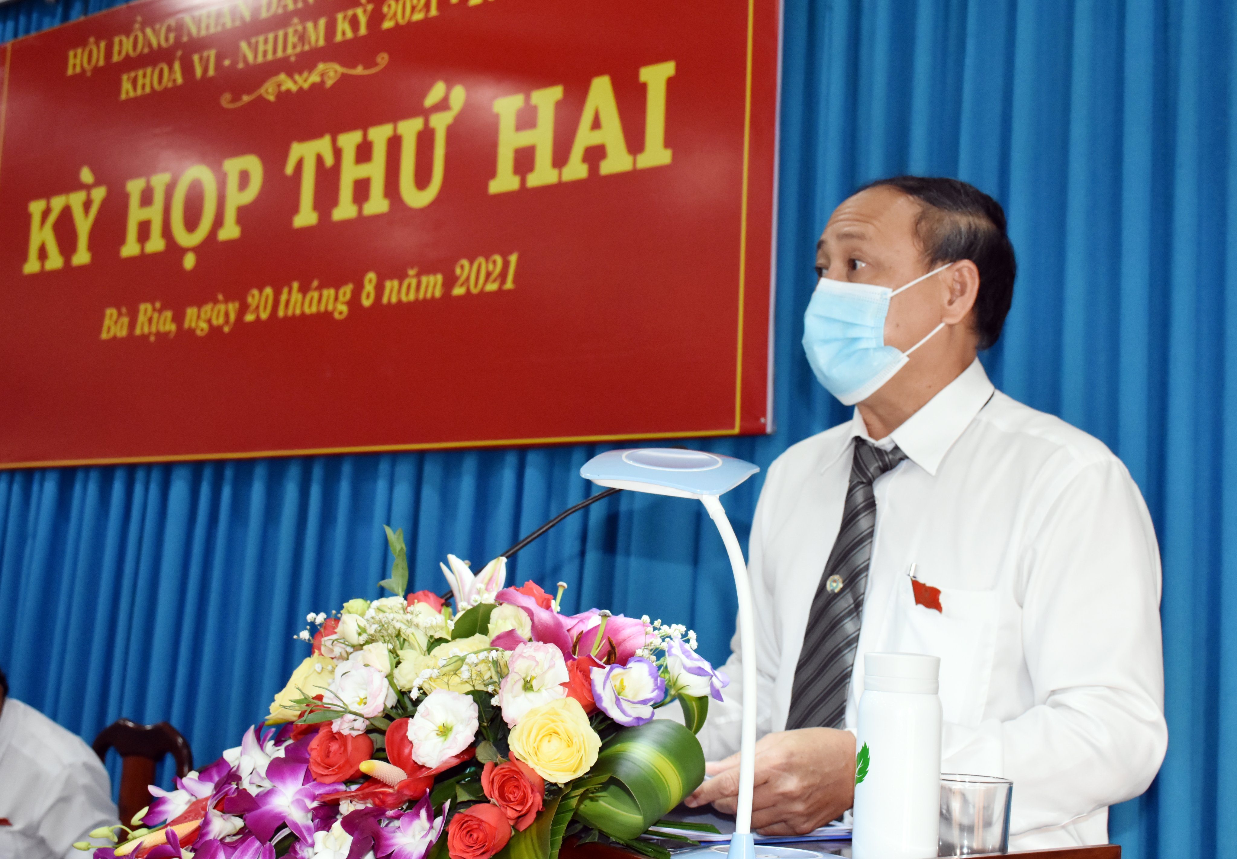 Ông Trần Vinh Quang, Chủ tịch HĐND TP.Bà Rịa báo cáo tóm tắt tình hình kinh tê-xã hội 6 tháng đầu năm 2021.