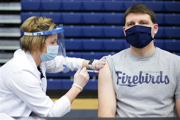 Tiêm vắc xin ngừa COVID-19 cho người dân tại bang Ohio (Mỹ).