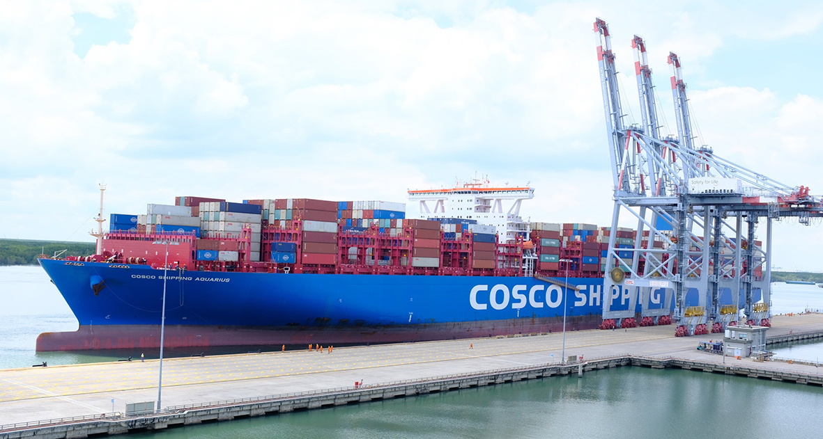 Tàu Cosco Shipping Aquarius- tàu container lớn nhất của Hãng tàu OOCL cập Cảng CMIT.