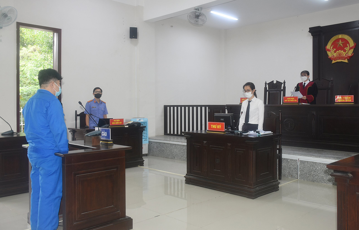 TAND TP.Vũng Tàu tuyên phạt Cao Văn Lĩnh 12 tháng tù giam về tội “Chống người thi hành công vụ”. 