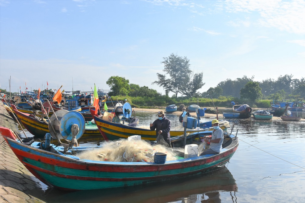 Hơn 100 phương tiện của ngư dân xã Bình Châu, huyện Xuyên Mộc đã được ra khơi trong sáng 20/9, sau thời gian nghỉ để phòng, chống dịch COVID-19.