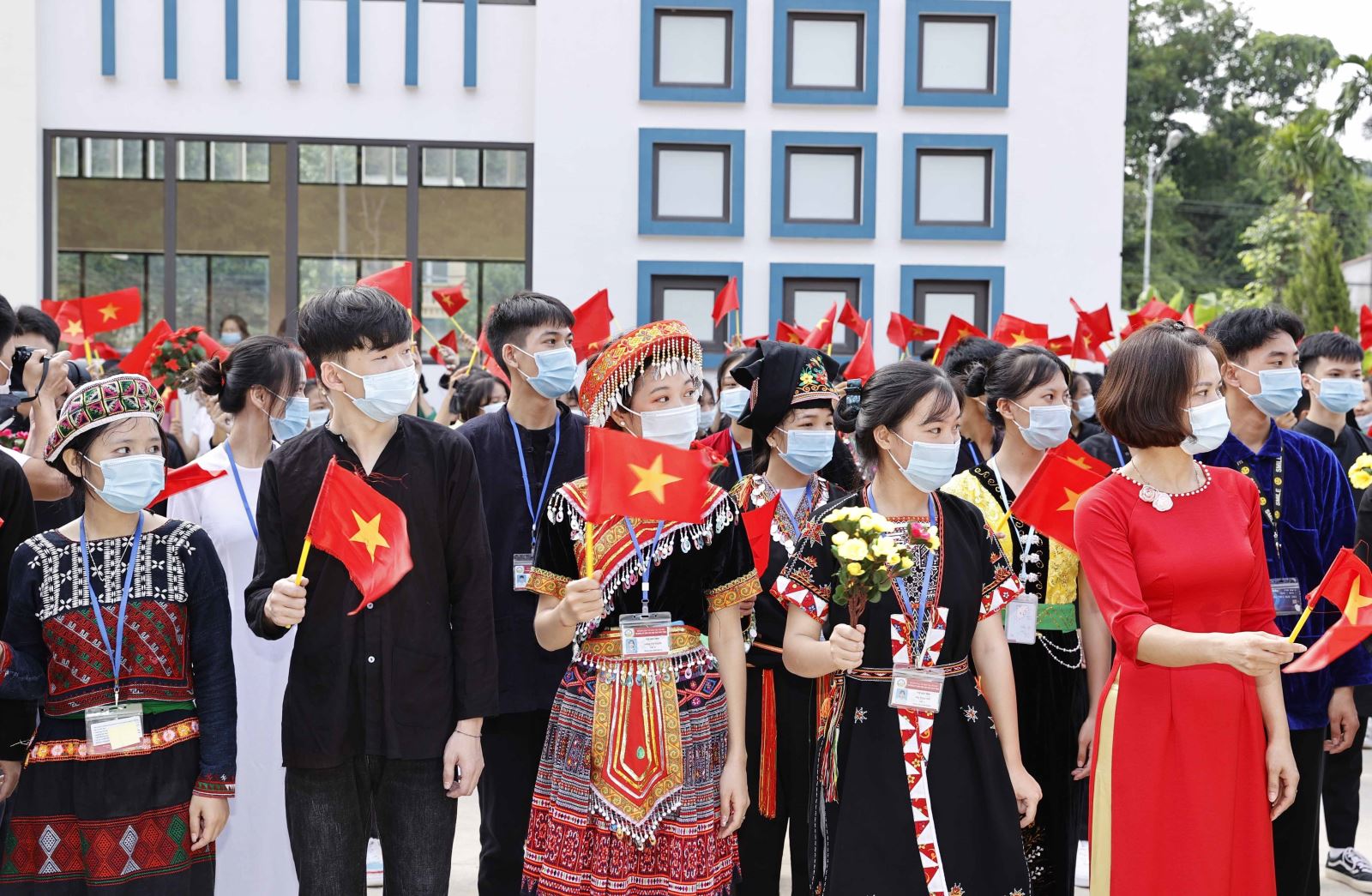 Học sinh Trường Phổ thông Dân tộc nội trú tỉnh Yên Bái dự Lễ khai giảng năm học mới 2021-2022. Ảnh: TTXVN.
