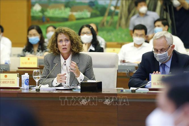 Bà Carolyn Turk, Giám đốc Quốc gia Ngân hàng Thế giới tại Việt Nam phát biểu tham luận. Ảnh: Doãn Tấn/TTXVN