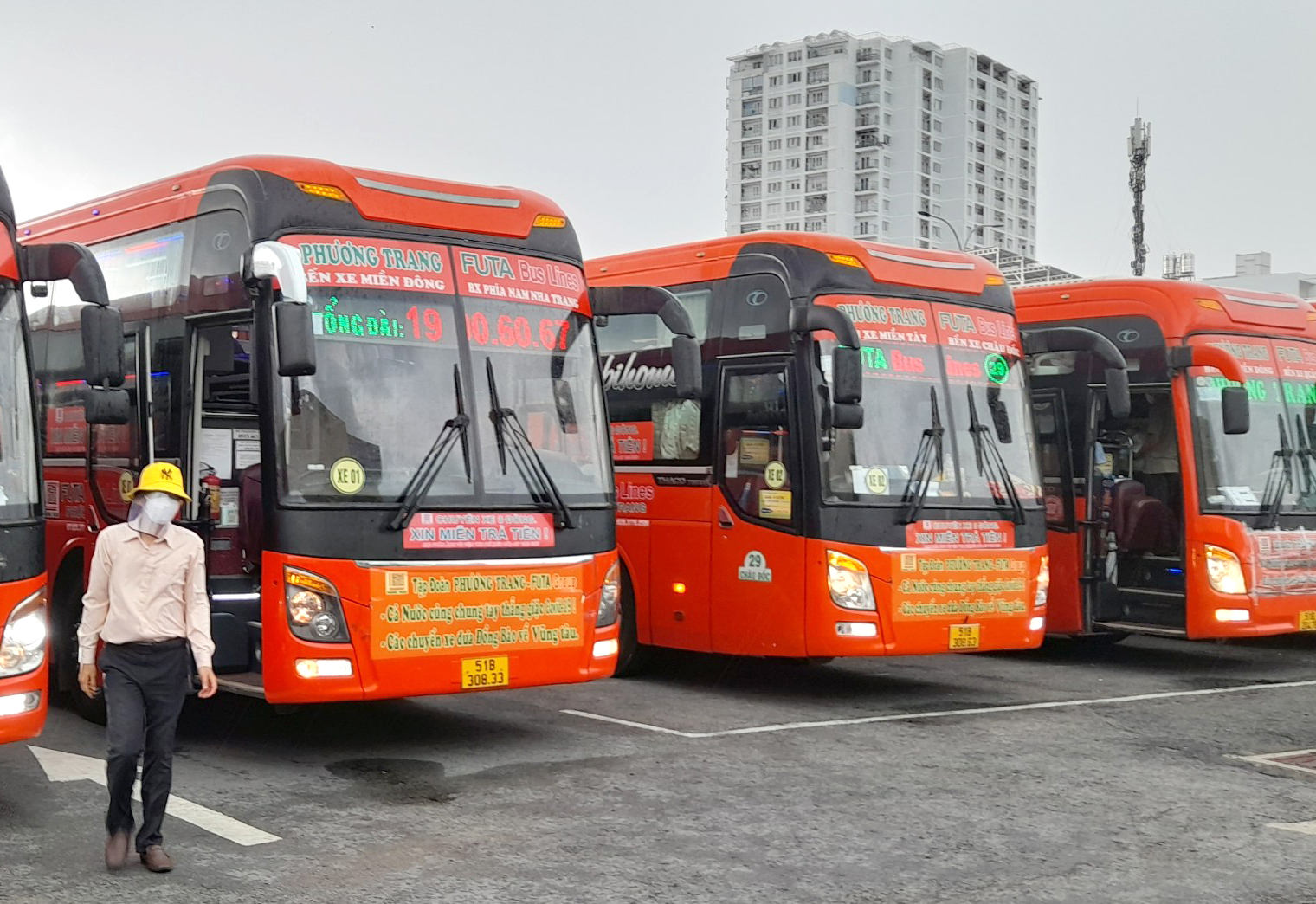 Xe 45 chỗ của nhà xe Phương Trang đã sẵn sàng đậu tại Bến xe Miền Đông (TP. Hồ CHí Minh) để đón công dân Bà Rịa - Vũng Tàu về quê hương.