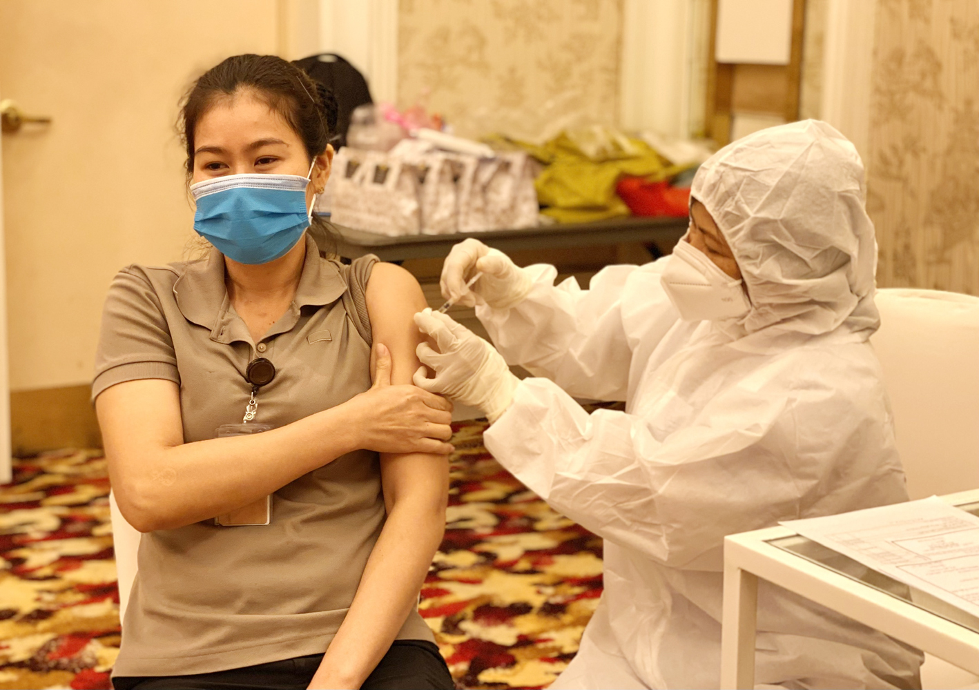 Nhân viên The Grand Hồ Tràm Resort & Casino được tiêm vắc xin  ngừa COVID-19 mũi thứ 2 vào giữa tháng 9.