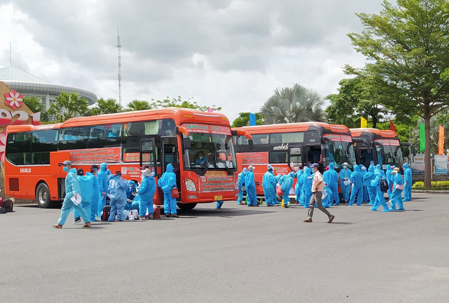 Xe khách Phương Trang hỗ trợ miễn phí đưa 426 công dân  tỉnh Phú Yên đang sinh sống, làm việc tại tỉnh Bà Rịa-Vũng Tàu về quê ngày 23/9.