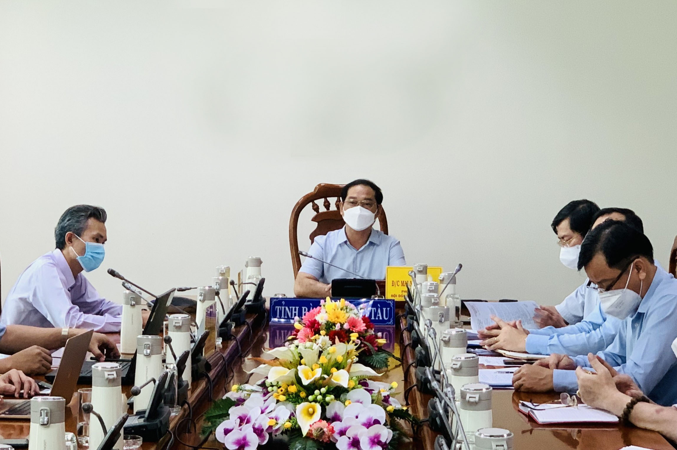 Ông Mai Ngọc Thuận, Phó Chủ tịch HĐND tỉnh chủ trì hội nghị.