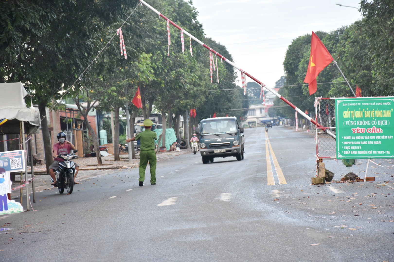 Lực lượng chức năng chốt kiểm soát 