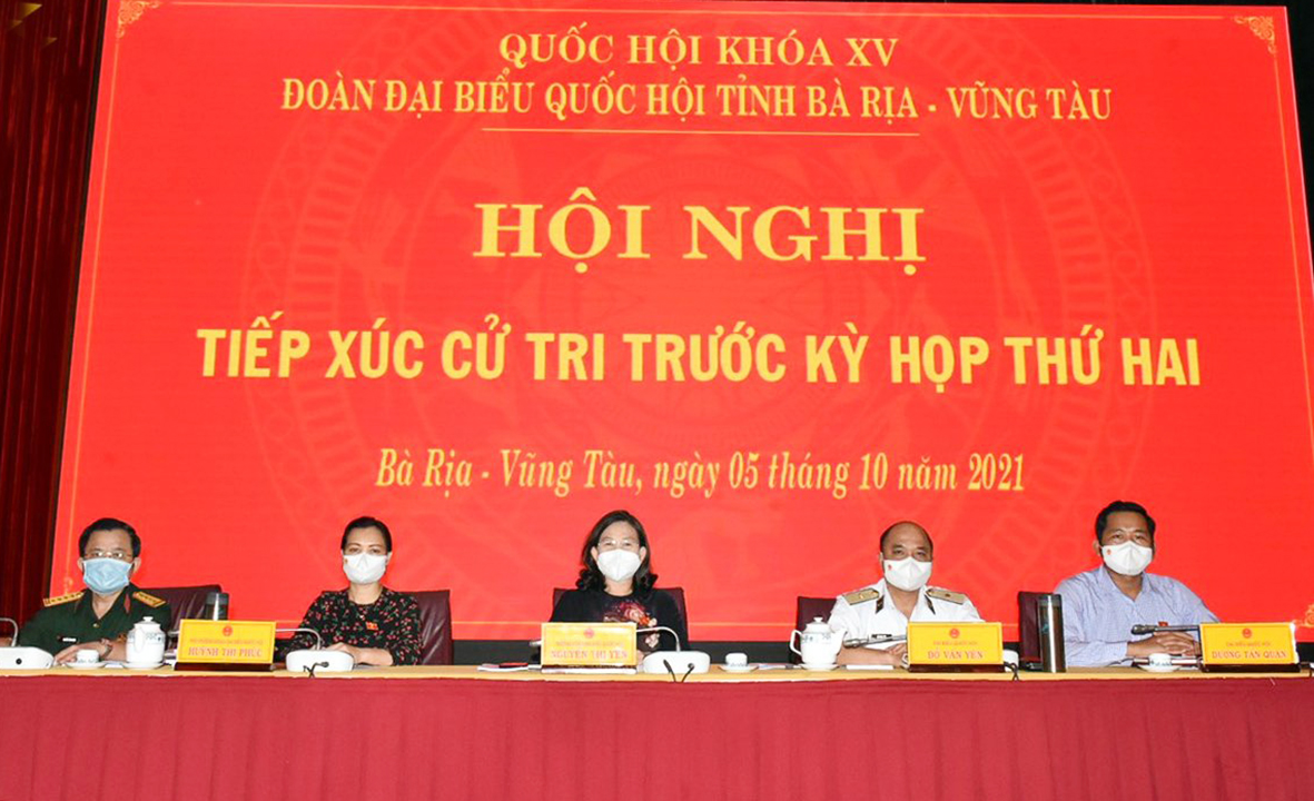 Các ĐBQH tỉnh gồm: Bà Nguyễn Thị Yến, Phó Bí thư Thường trực Tỉnh ủy, Ủy viên Ủy ban Tài chính-Ngân sách của Quốc hội, Trưởng Đoàn ĐBQH tỉnh; bà Huỳnh Thị Phúc, Ủy viên Ủy ban Xã hội của Quốc hội, Phó Trưởng đoàn ĐBQH tỉnh; Chuẩn Đô đốc Đỗ Văn Yên, Ủy viên Ủy ban Quốc phòng - An ninh của Quốc hội, Chính ủy Bộ Tư lệnh Vùng 2 Hải Quân; Đại tá Nguyễn Tâm Hùng, Ủy viên Ủy ban Quốc phòng - An ninh của Quốc hội, Chỉ huy trưởng Bộ chỉ huy Quân sự tỉnh và ông Dương Tấn Quân, Ủy viên Hội đồng Dân tộc của Quốc hội, bác sĩ BV Bà Rịa, tiếp xúc cử tri.