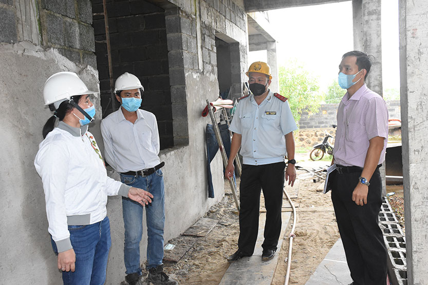 Sở Xây dựng kiểm tra công tác phòng chống dịch  tại công trình xây dựng trường mầm non Lộc An (huyện Đất Đỏ)