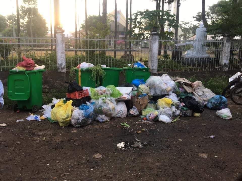 Bãi rác tồn tại ở khu vực thôn Trung Sơn (xã Suối Nghệ, huyện Châu Đức) 