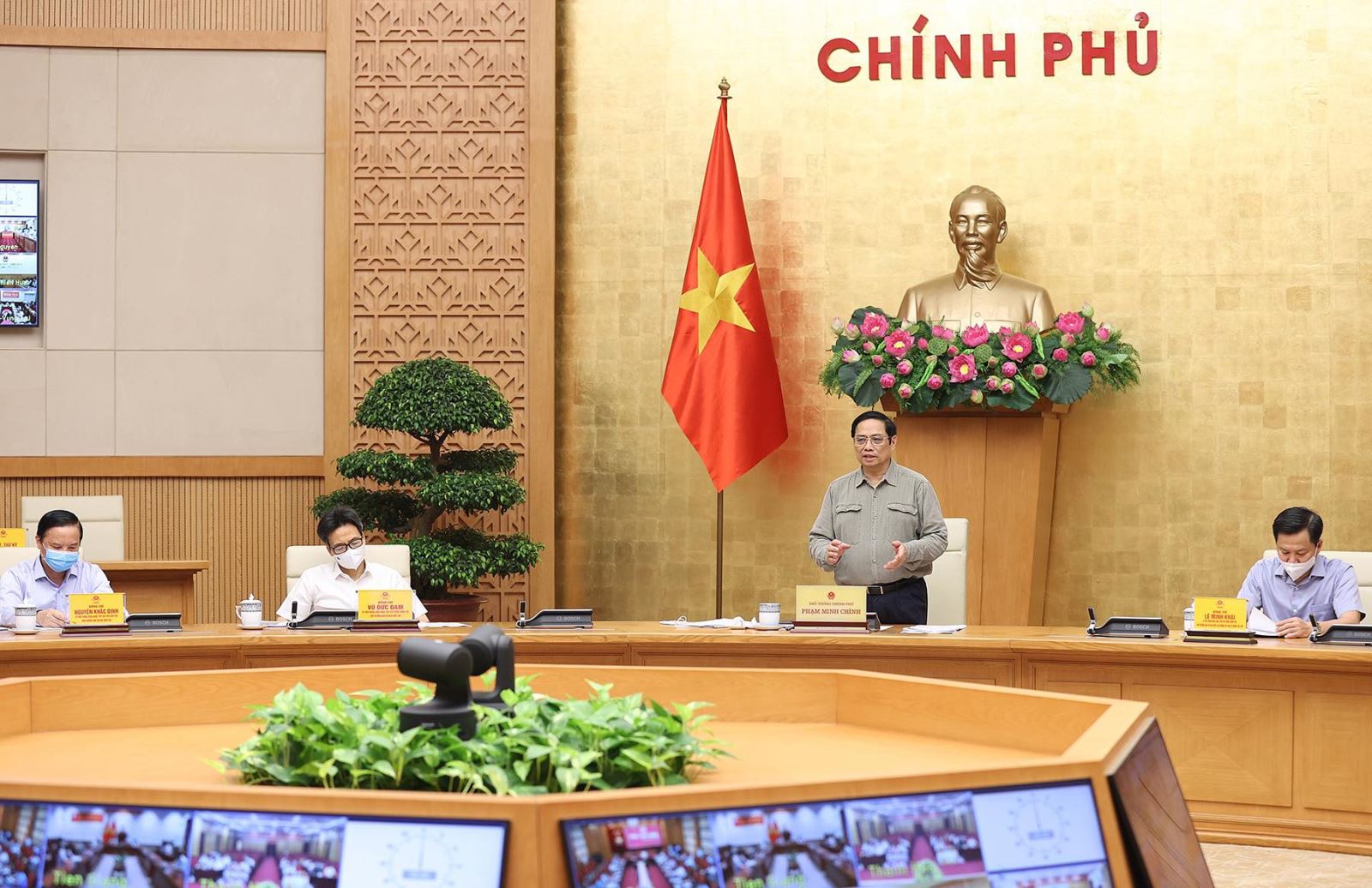 Thủ tướng Phạm Minh Chính chủ trì họp trực tuyến toàn quốc phòng, chống dịch COVID-19 sáng 9/10/2021. Ảnh: TTXVN