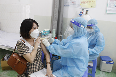Phụ nữ mang thai trên 13 tuần được tiêm vắc xin phòng COVID-19 tại Bệnh viện Vũng Tàu chiều 15/10.