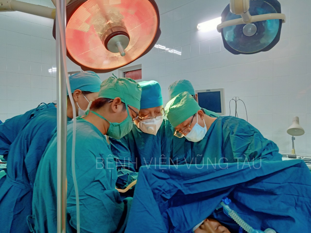Bác sĩ Bệnh viện Vũng Tàu phẫu thuật chi bệnh nhân Nguyễn Quang K.