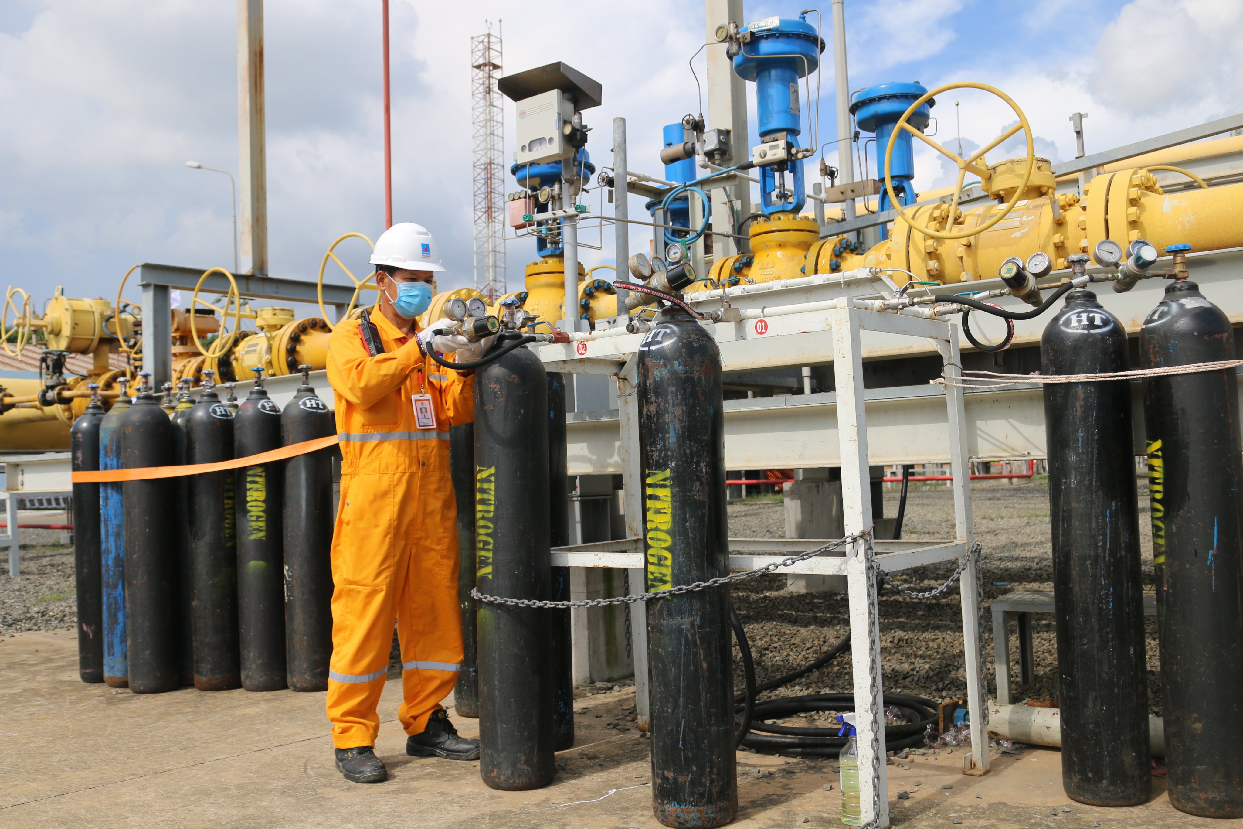 Tổng Công ty Khí Việt Nam (PV Gas) là một trong những đơn vị chia cổ tức cao với tỷ lệ 30% vốn điều lệ.Trong ảnh: Người lao động PV GAS tham gia hoàn thành bảo dưỡng sửa chữa hệ thống khí.