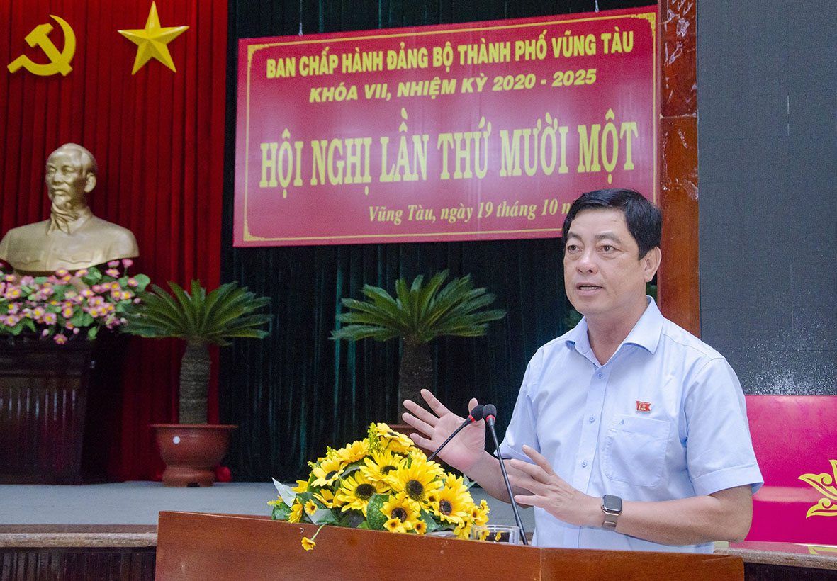 Ông Trần Đình Khoa, Ủy viên Ban Thường vụ Tỉnh ủy, Bí thư Thành ủy Vũng Tàu phát biểu khai mạc Hội nghị.