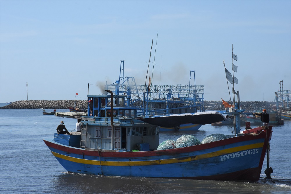 Tàu cá xuất bến tại cảng Bình Châu, huyện Xuyên Mộc sau thời gian tạm ngừng hoạt động để phòng chống dịch COVID-19.