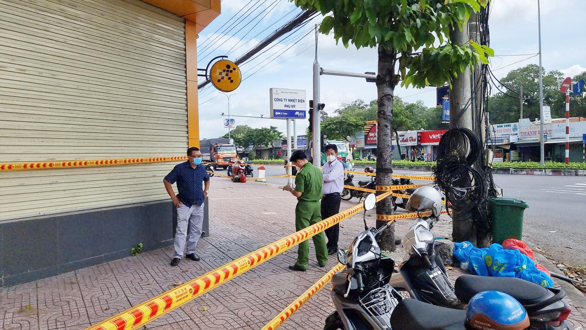 Lực lượng chức năng TX. Phú Mỹ phong tỏa Điện máy xanh (phường Phú Mỹ) vì có một ca nhiễm liên quan đến người đến từ tỉnh Đồng Nai.
