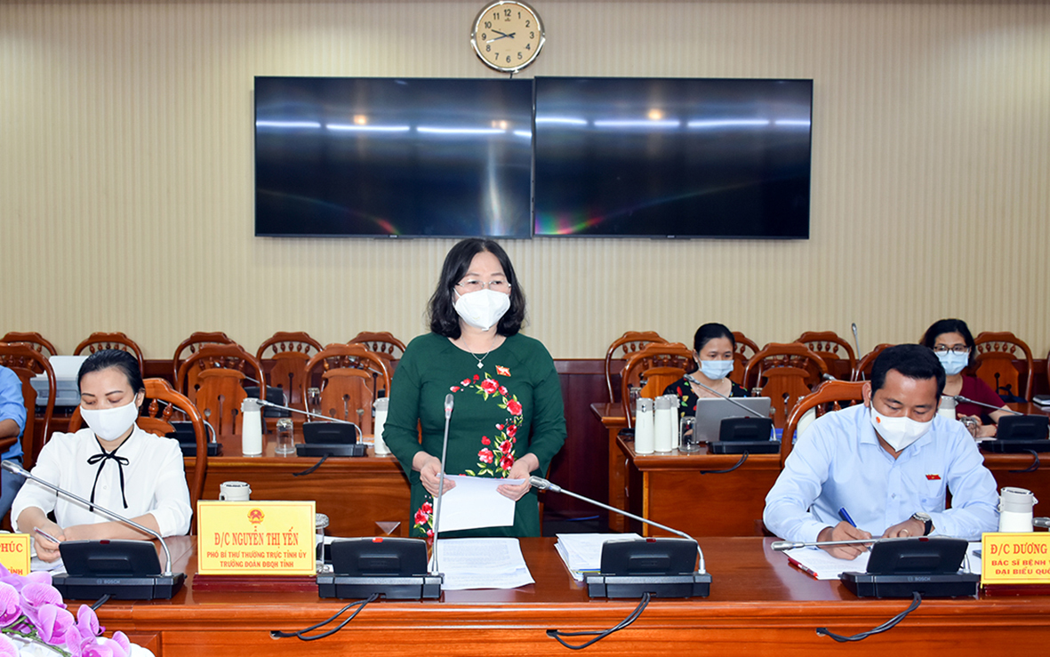 Bà Nguyễn Thị Yến, Phó Bí thư Thường trực Tỉnh ủy, Trưởng Đoàn ĐBQH tỉnh phát biểu tại buổi giám sát.
