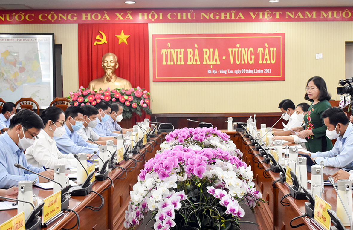 Bà Nguyễn Thị Yến, Phó Bí thư Thường trực Tỉnh ủy, Trưởng Đoàn ĐBQH tỉnh phát biểu kết luận buổi giám sát.